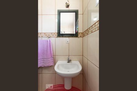 Casa à venda com 220m², 3 quartos e 4 vagasBanheiro social