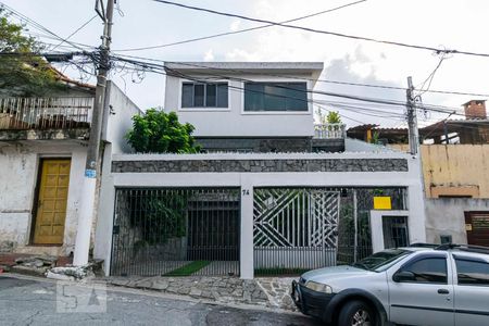 Casa à venda com 220m², 3 quartos e 4 vagasFachada