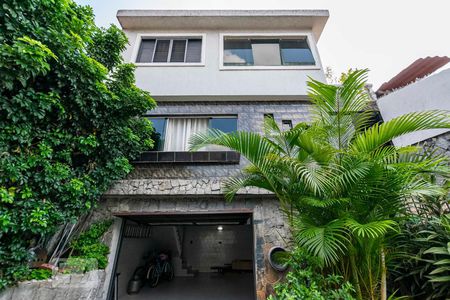 Casa à venda com 220m², 3 quartos e 4 vagasFachada