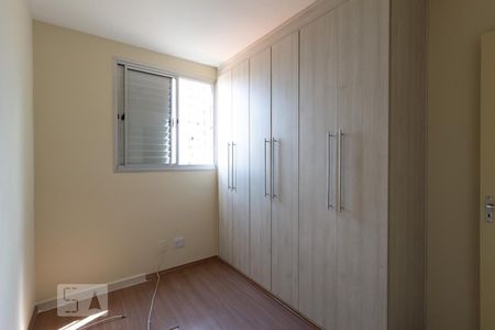 Quarto 2 de apartamento para alugar com 2 quartos, 53m² em Jardim Roberto, Osasco