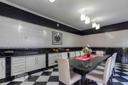 Casa para alugar com 900m², 5 quartos e 6 vagasCozinha Segundo Pavimento