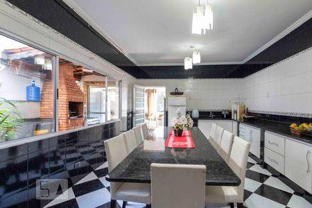 Casa para alugar com 900m², 5 quartos e 6 vagasCozinha Segundo Pavimento