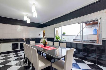 Casa para alugar com 900m², 5 quartos e 6 vagasCozinha Segundo Pavimento