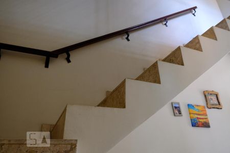 Casa à venda com 382m², 5 quartos e 1 vagaEscada para terraço