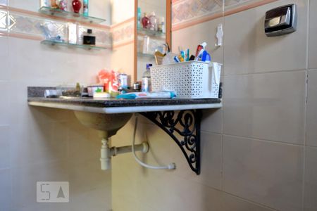 Casa à venda com 382m², 5 quartos e 1 vagaBanheiro da suíte 2