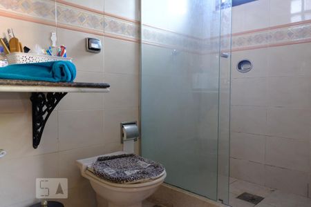 Casa à venda com 382m², 5 quartos e 1 vagaBanheiro da suíte 2