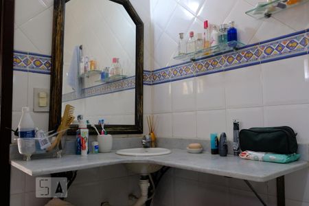 Casa à venda com 382m², 5 quartos e 1 vagaBanheiro da suíte 4