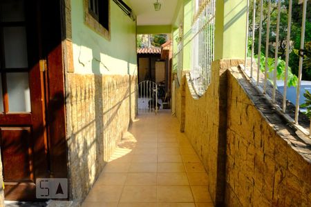 Casa à venda com 382m², 5 quartos e 1 vagaCorredor - frente da casa