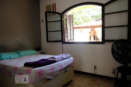 Casa à venda com 382m², 5 quartos e 1 vagaSuíte 3