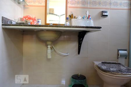 Casa à venda com 382m², 5 quartos e 1 vagaBanheiro da suíte 2