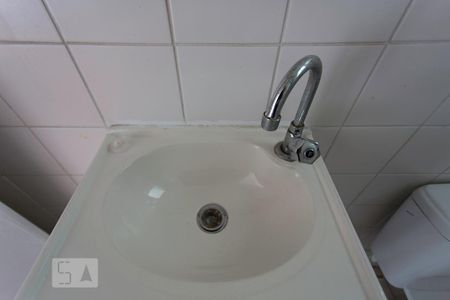 Lavabo de apartamento para alugar com 2 quartos, 70m² em Jardim Ivana, São Paulo