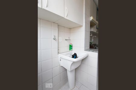 Área de Serviço de apartamento para alugar com 2 quartos, 70m² em Jardim Ivana, São Paulo