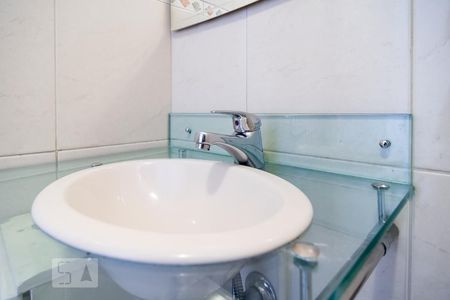 Apartamento à venda com 66m², 2 quartos e 1 vagaBanheiro Social
