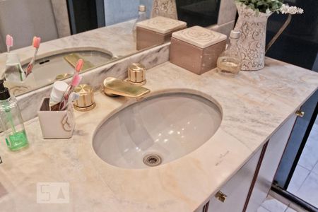 Apartamento à venda com 174m², 3 quartos e 2 vagasBanheiro da Suíte 1