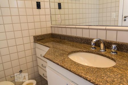 Banheiro da Suíte de apartamento para alugar com 1 quarto, 47m² em Itaim Bibi, São Paulo