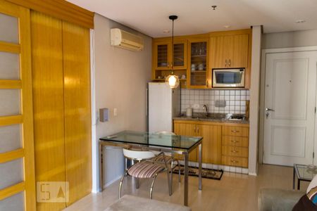 Cozinha de apartamento para alugar com 1 quarto, 47m² em Itaim Bibi, São Paulo