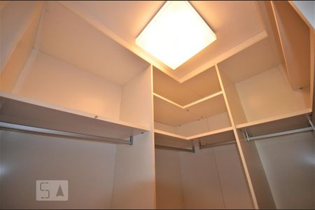 Apartamento para alugar com 70m², 2 quartos e 1 vagaCloset do quarto