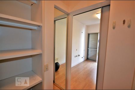 Apartamento para alugar com 70m², 2 quartos e 1 vagaCloset do quarto