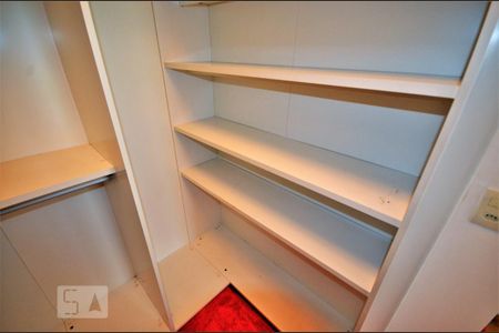 Apartamento para alugar com 70m², 2 quartos e 1 vagaCloset do quarto