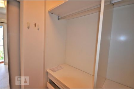 Apartamento para alugar com 70m², 2 quartos e 1 vagaCloset do quarto