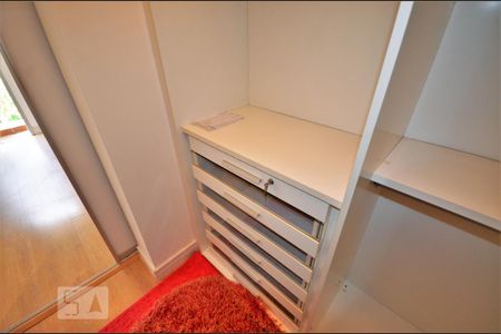 Apartamento para alugar com 70m², 2 quartos e 1 vagaCloset do quarto