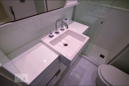 Apartamento para alugar com 70m², 2 quartos e 1 vagaBanheiro da Suíte