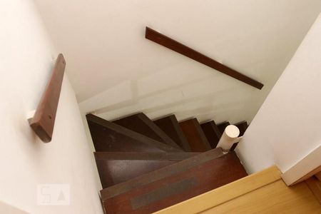 Apartamento à venda com 80m², 2 quartos e 1 vagaEscada