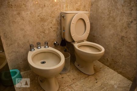 Apartamento à venda com 371m², 3 quartos e 4 vagasBanheiro da Suíte 1