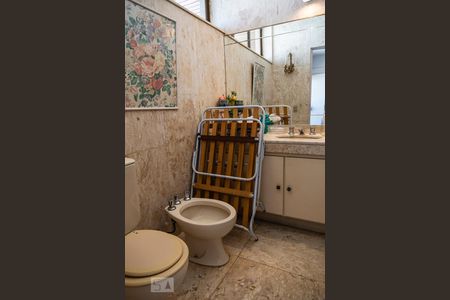 Apartamento à venda com 371m², 3 quartos e 4 vagasBanheiro da Suíte