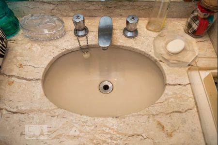 Apartamento à venda com 371m², 3 quartos e 4 vagasBanheiro da Suíte 2