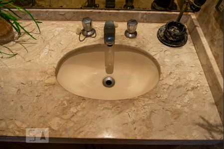 Apartamento à venda com 371m², 3 quartos e 4 vagasBanheiro 2 da Suíte Master 