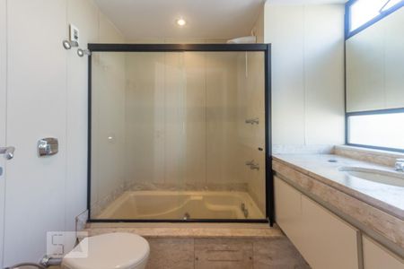 Apartamento para alugar com 200m², 4 quartos e 2 vagas Apartamento para alugar com 200m², 4 quartos e 2 vagasBanheiro da Suíte