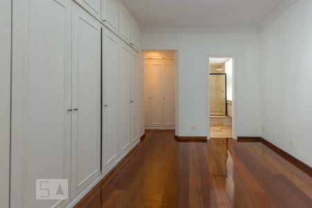 Apartamento para alugar com 200m², 4 quartos e 2 vagas Apartamento para alugar com 200m², 4 quartos e 2 vagasQuarto Suíte