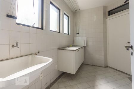 Apartamento para alugar com 200m², 4 quartos e 2 vagas Apartamento para alugar com 200m², 4 quartos e 2 vagasÁrea de Serviço
