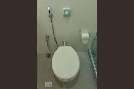 Apartamento para alugar com 65m², 2 quartos e sem vagaBanheiro