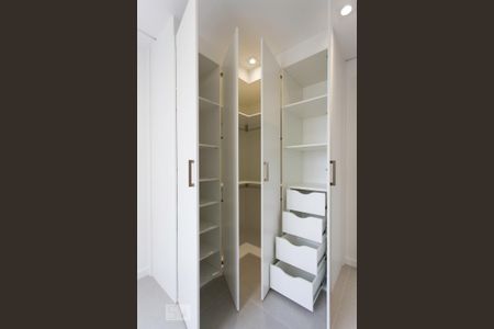 Apartamento para alugar com 32m², 1 quarto e 1 vaga Apartamento para alugar com 32m², 1 quarto e 1 vagaQuarto - Armários