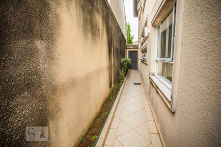 Casa à venda com 300m², 3 quartos e 3 vagas Casa à venda com 300m², 3 quartos e 3 vagasCorredor externo