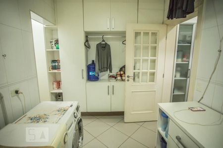 Casa à venda com 300m², 3 quartos e 3 vagas Casa à venda com 300m², 3 quartos e 3 vagasÁrea de Serviço