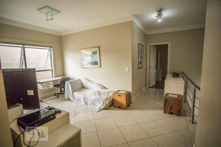 Casa à venda com 300m², 3 quartos e 3 vagas Casa à venda com 300m², 3 quartos e 3 vagasSala de TV