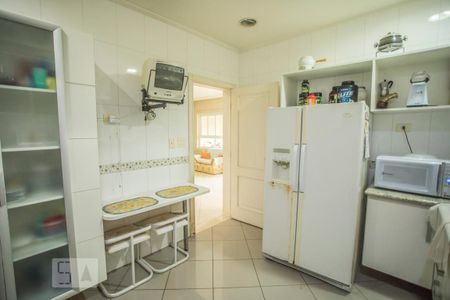 Casa à venda com 300m², 3 quartos e 3 vagas Casa à venda com 300m², 3 quartos e 3 vagasCozinha