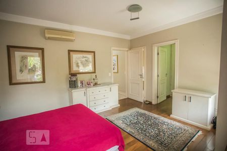 Casa à venda com 300m², 3 quartos e 3 vagas Casa à venda com 300m², 3 quartos e 3 vagasSuite 3