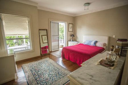 Casa à venda com 300m², 3 quartos e 3 vagas Casa à venda com 300m², 3 quartos e 3 vagasSuite 3