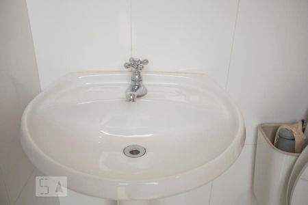 Casa à venda com 300m², 3 quartos e 3 vagas Casa à venda com 300m², 3 quartos e 3 vagasDetalhe - Banheiro - Piscina