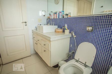 Casa à venda com 300m², 3 quartos e 3 vagas Casa à venda com 300m², 3 quartos e 3 vagasBanheiro Suite 2