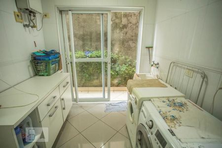 Casa à venda com 300m², 3 quartos e 3 vagas Casa à venda com 300m², 3 quartos e 3 vagasÁrea de Serviço