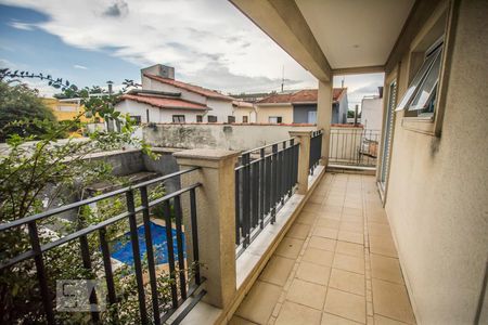 Casa à venda com 300m², 3 quartos e 3 vagas Casa à venda com 300m², 3 quartos e 3 vagasVaranda