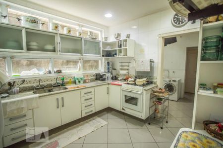 Casa à venda com 300m², 3 quartos e 3 vagas Casa à venda com 300m², 3 quartos e 3 vagasCozinha - Armários