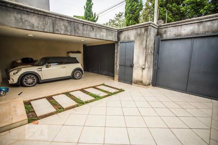 Casa à venda com 300m², 3 quartos e 3 vagas Casa à venda com 300m², 3 quartos e 3 vagasGaragem