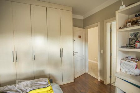 Casa à venda com 300m², 3 quartos e 3 vagas Casa à venda com 300m², 3 quartos e 3 vagasSuite 2