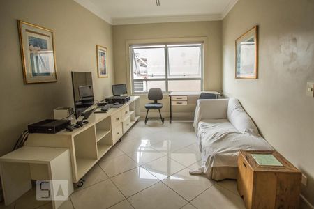 Casa à venda com 300m², 3 quartos e 3 vagas Casa à venda com 300m², 3 quartos e 3 vagasSala de TV